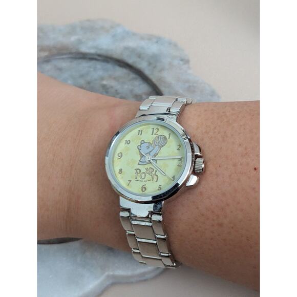 Preowned Winnie the Pooh Silver Tone Watch 7.5in Working - Picture 1 of 8